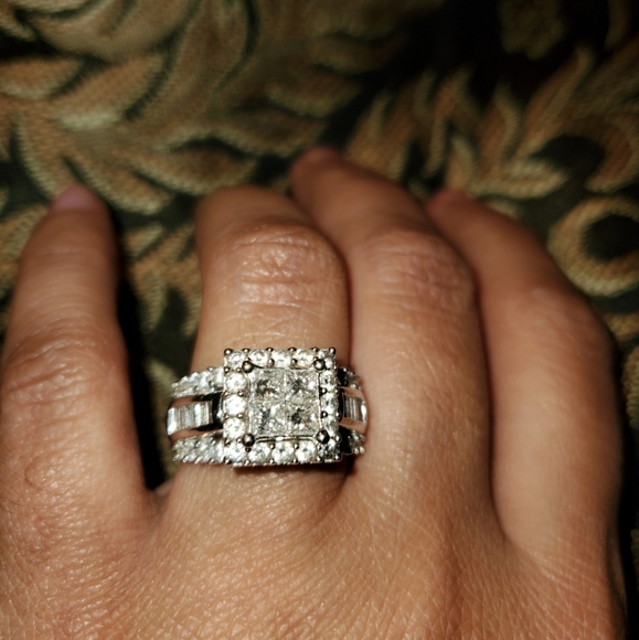 Engagement ring - Picture 1 of 4